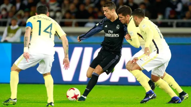 Cristiano conduce el balón contra América