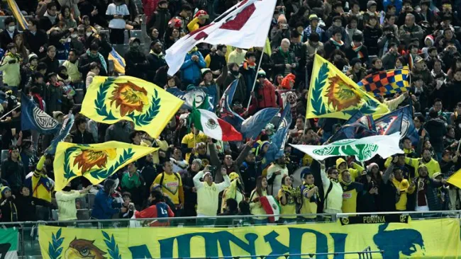 Porra de América apoya a su equipo en Japón