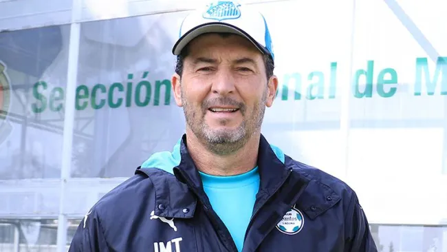 Chepo de la Torre sonríe tras partido amistoso