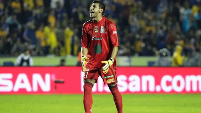 Nahuel Guzmán festeja un gol de Tigres 