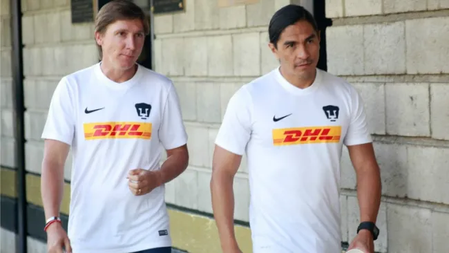 Leandro y Palencia caminan en las instalaciones de la cantera