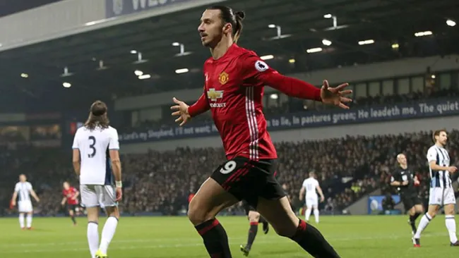 Ibra, celebrando uno de sus goles contra el West Bromwich