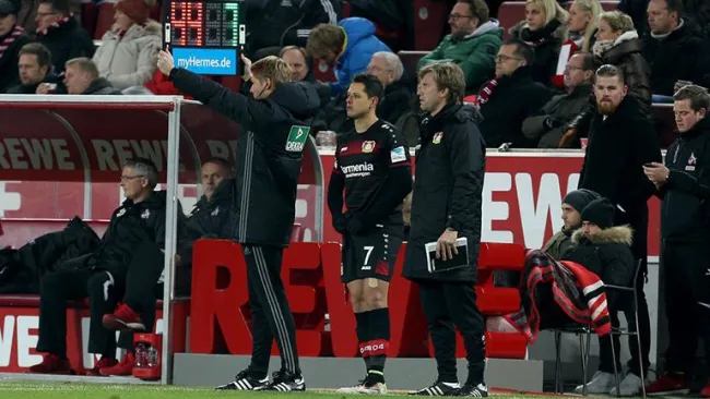 Chicharito entra de cambio en el duelo contra Colonia