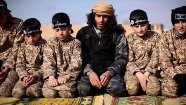 Niños sirios son enseñados para matar 