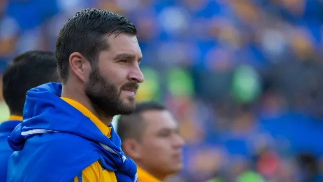 André Pierre Gignac en el campo del Volcán previo a la Final