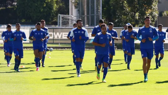 Los jugadores de Cruz Azul entrenando en La Noria