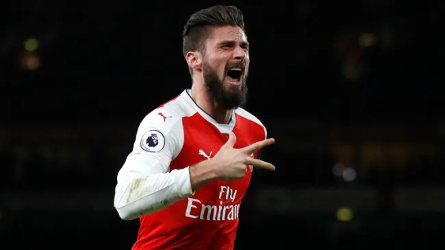 Olivier Giroud festeja tras anotar en el partido frente al West Bromwich