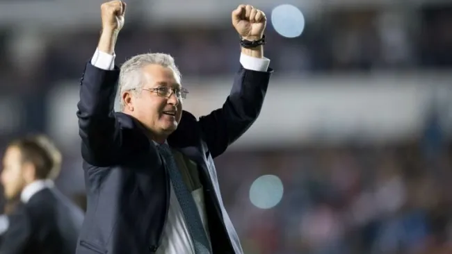 Vucetich festeja triunfo en Final de Copa MX