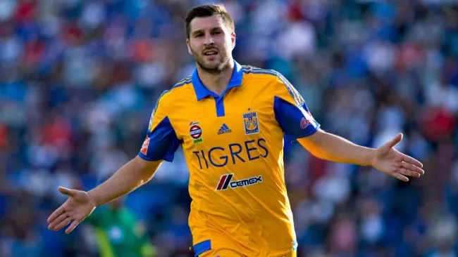 Gignac festeja un gol con Tigres
