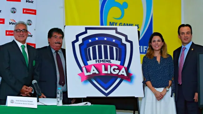Directivos presentan el escudo de la Liga Femenil