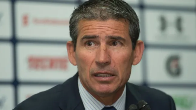 Eduardo de la Torre en una conferencia en La Noria