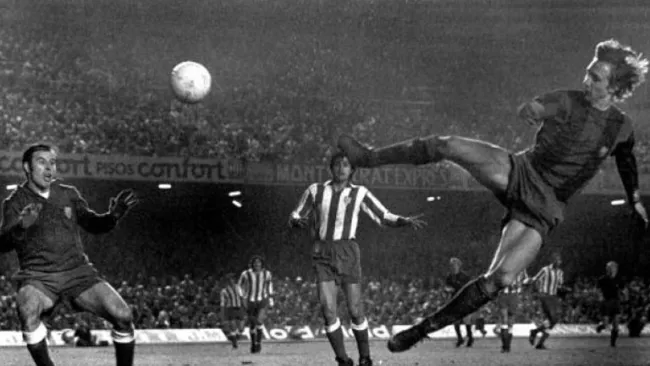 Johan Cruyff realizando el gol imposible