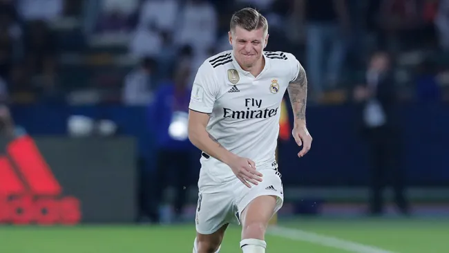 Toni Kroos disputa un juego con el Real Madrid