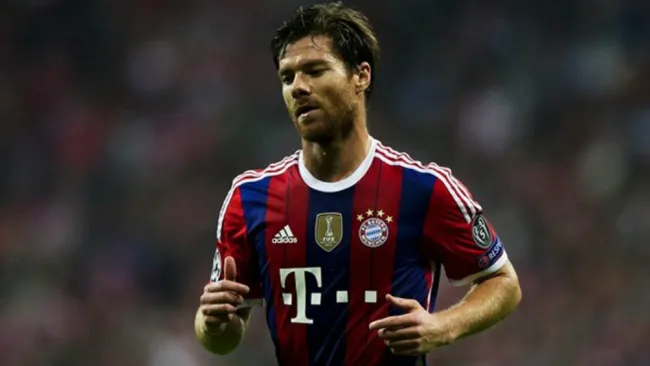 Alonso durante juego del Bayern Munich