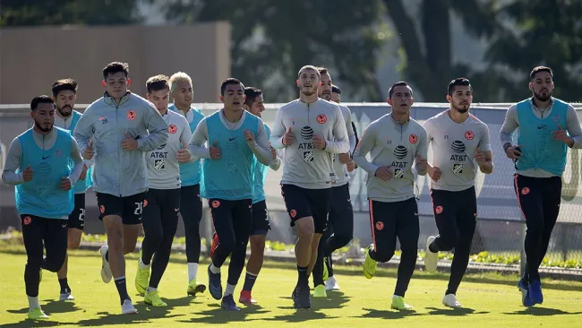 Jugadores del América en entrenamiento en el CAR 