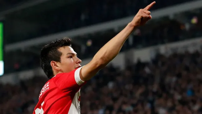 Lozano festeja gol con el PSV