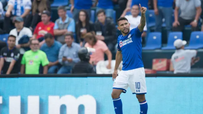 Montoya festeja gol con Cruz Azul