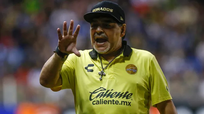 Maradona gesticula en un partido de Dorados