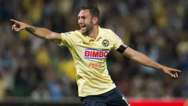 Diego Lainez celebra gol con América