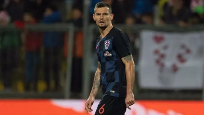 Lovren portando la camiseta de Croacia