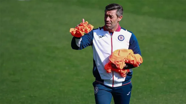 Caixinha en el entrenamiento del Cruz Azul 