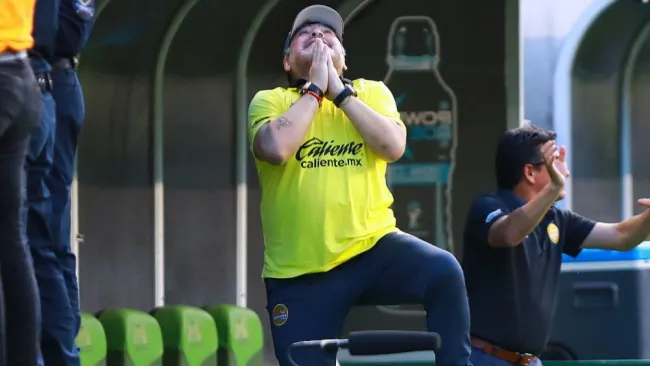 Maradona festeja gol con Dorados