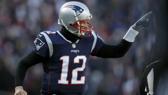 Brady motiva a sus compañeros tras conseguir arrastrar las cadenas