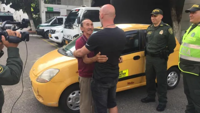 Don Hortensio ly el entrenador del Cúcuta se abrazan