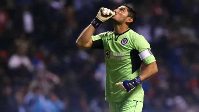 Jesús Corona durante el encuentro ante Puebla 