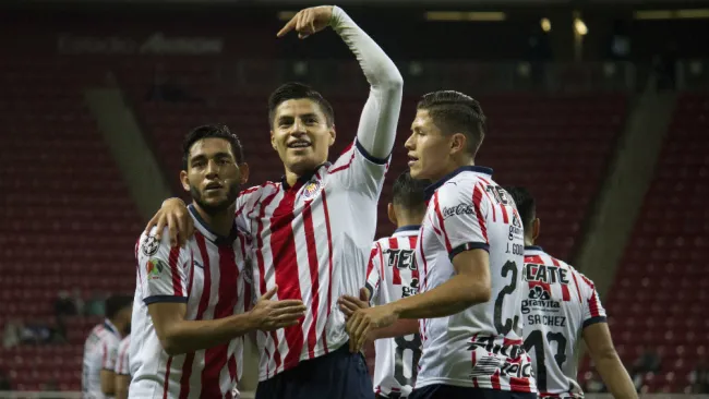 Jugadores festejan anotación del Rebaño