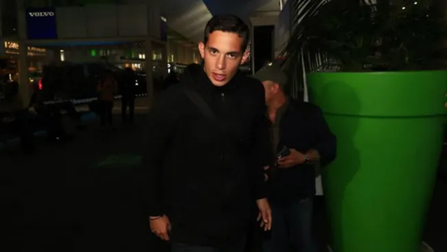 Marcone en el AICM previo a su viaje a Argentina 