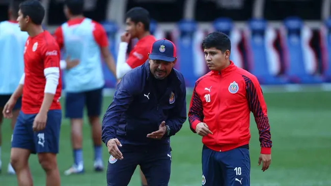 Chofis López y Cardozo en un entrenamiento de Chivas