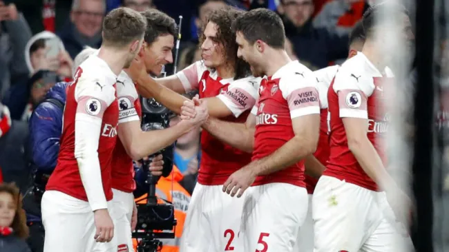 Laurent Koscielny festeja gol contra Chelsea