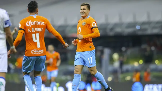 Cristian Insaurralde durante un encuentro ante Pachuca