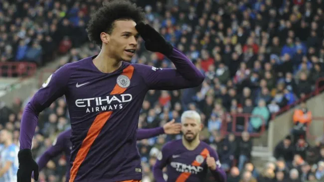 Sané festejando su gol contra el Huddersfield 