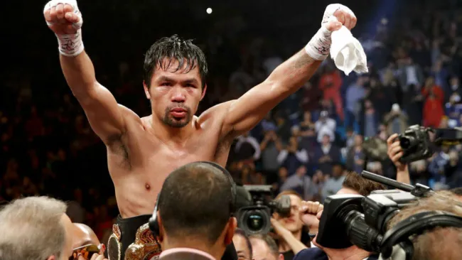 Pacquiao festeja la victoria frente a Broner 