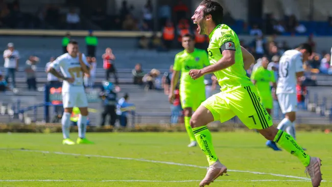 Juan Pablo Vigón festeja gol contra Pumas en CU