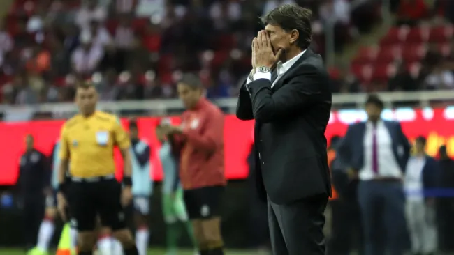 Hernán Cristante durante un encuentro ante Chivas