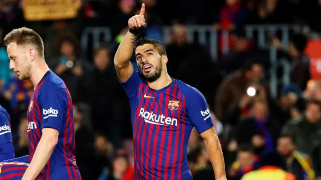 Suárez festejando un gol con el Barcelona 