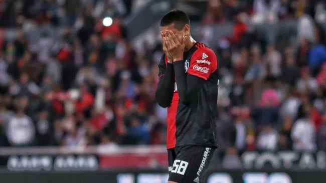 Jesús Gómez en lamento tras la derrota con Leones Negros