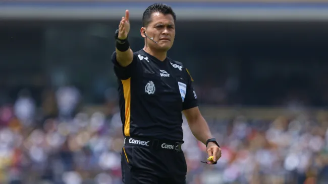 Jorge Antonio Pérez Durán dirige juego en CU