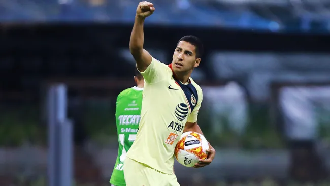 Domínguez, durante un partido del América