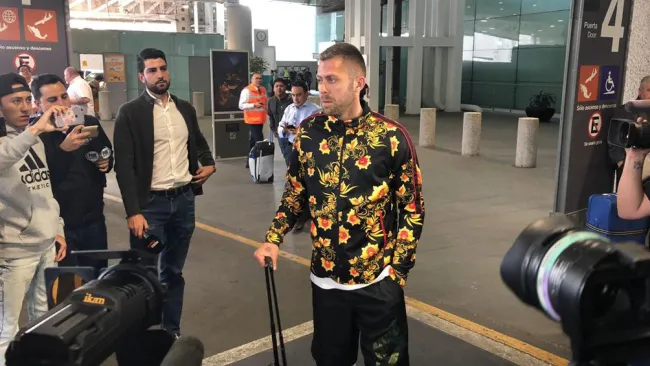 Jérémy Ménez en el aeropuerto de la CDMX