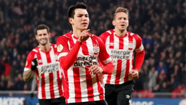 Chucky Lozano festeja uno de sus goles frente al Groningen