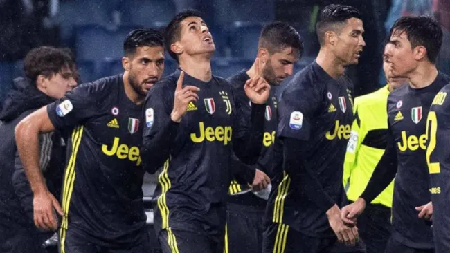 Joao Cancelo festeja gol contra Lazio