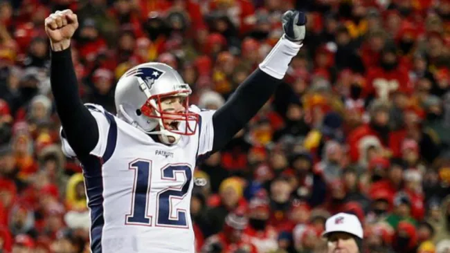Tom Brady festeja triunfo de Patriotas