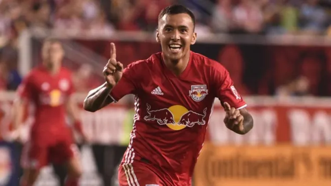 Kaku Romero festeja un gol con New York Red Bulls