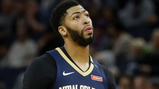 Anthony Davis durante un juego con los Pelicans