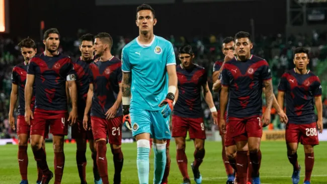 Jugadores de las Chivas tras la derrota ante Santos