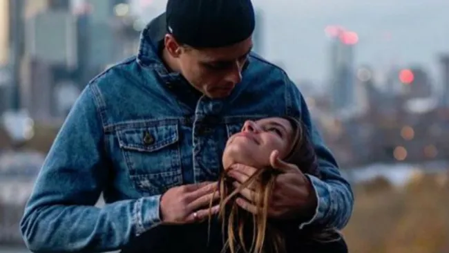 Sarah Kohan y el futbolista mexicano Javier Hernández